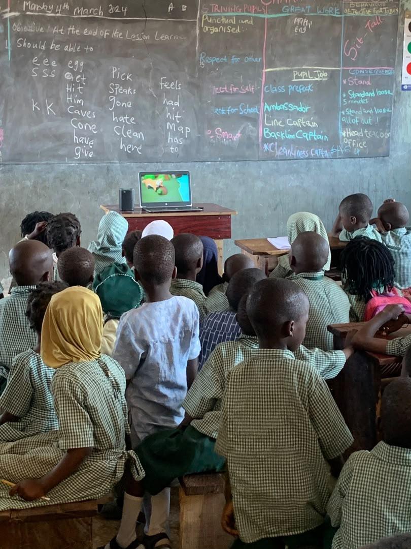 Children watching an Amira lesson